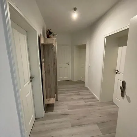 Wunderschoene Eisenbahnstrasse In Eg Rechts Appartement