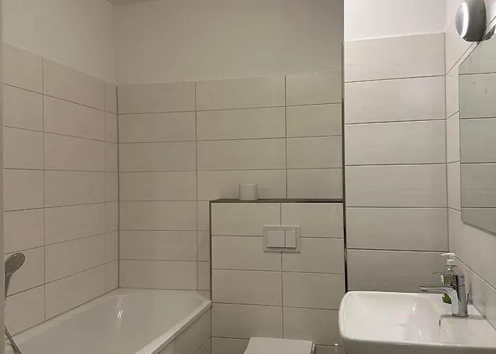 Guenstige Und Traumhafte Ferien- Und Monteurswohnung Zentral In شقة لبسيا